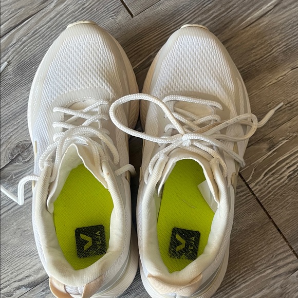 Veja White and Cream Women's Sneakers - Picture 6 of 8